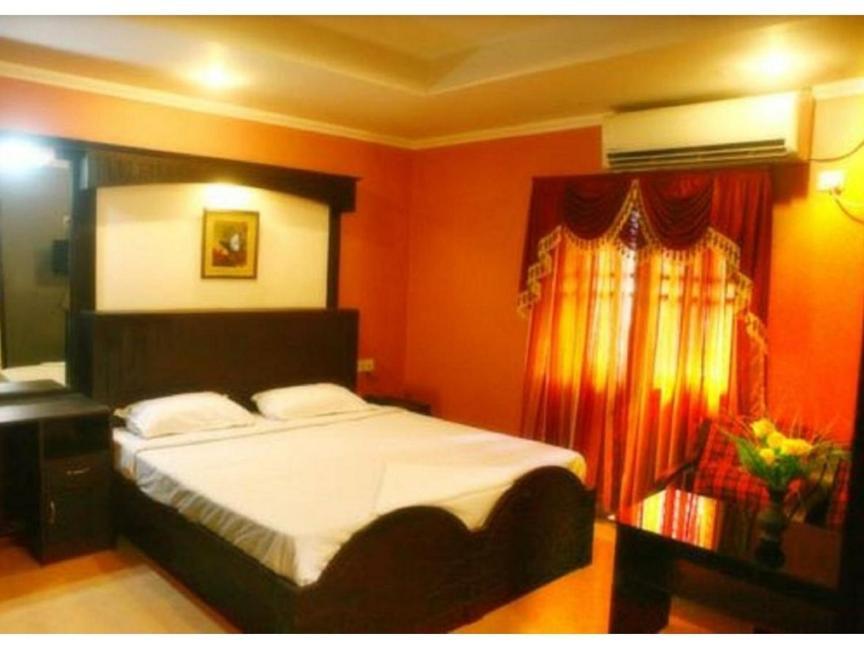 Hotel Priya Chengannur Quarto foto
