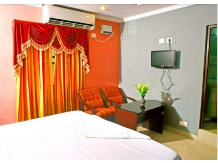 Hotel Priya Chengannur Exterior foto