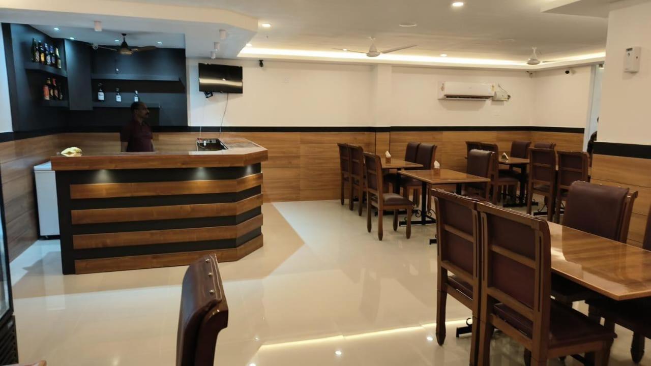 Hotel Priya Chengannur Exterior foto